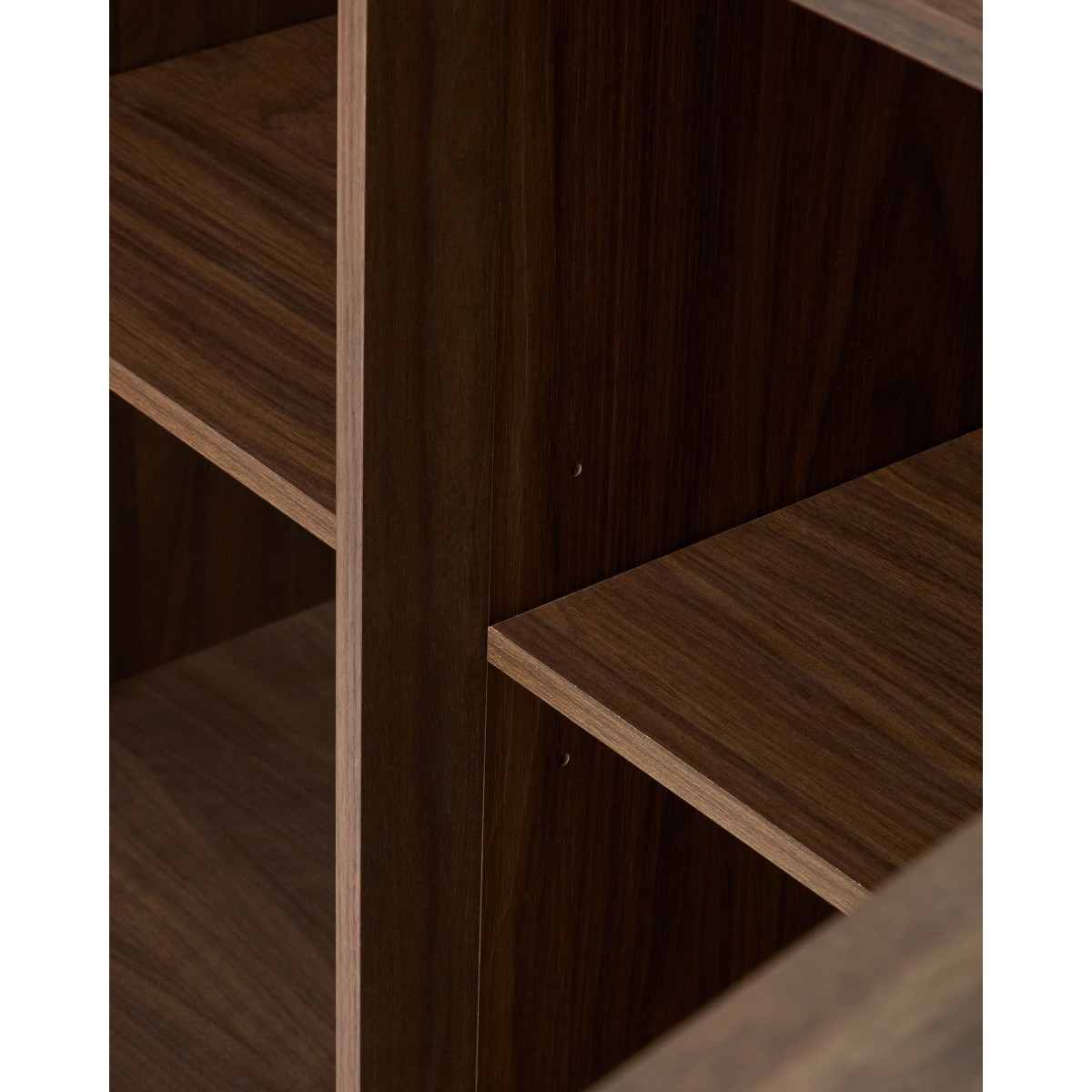 Комод Onix с отделкой из орехового шпона темного цвета, 100 x 80 см