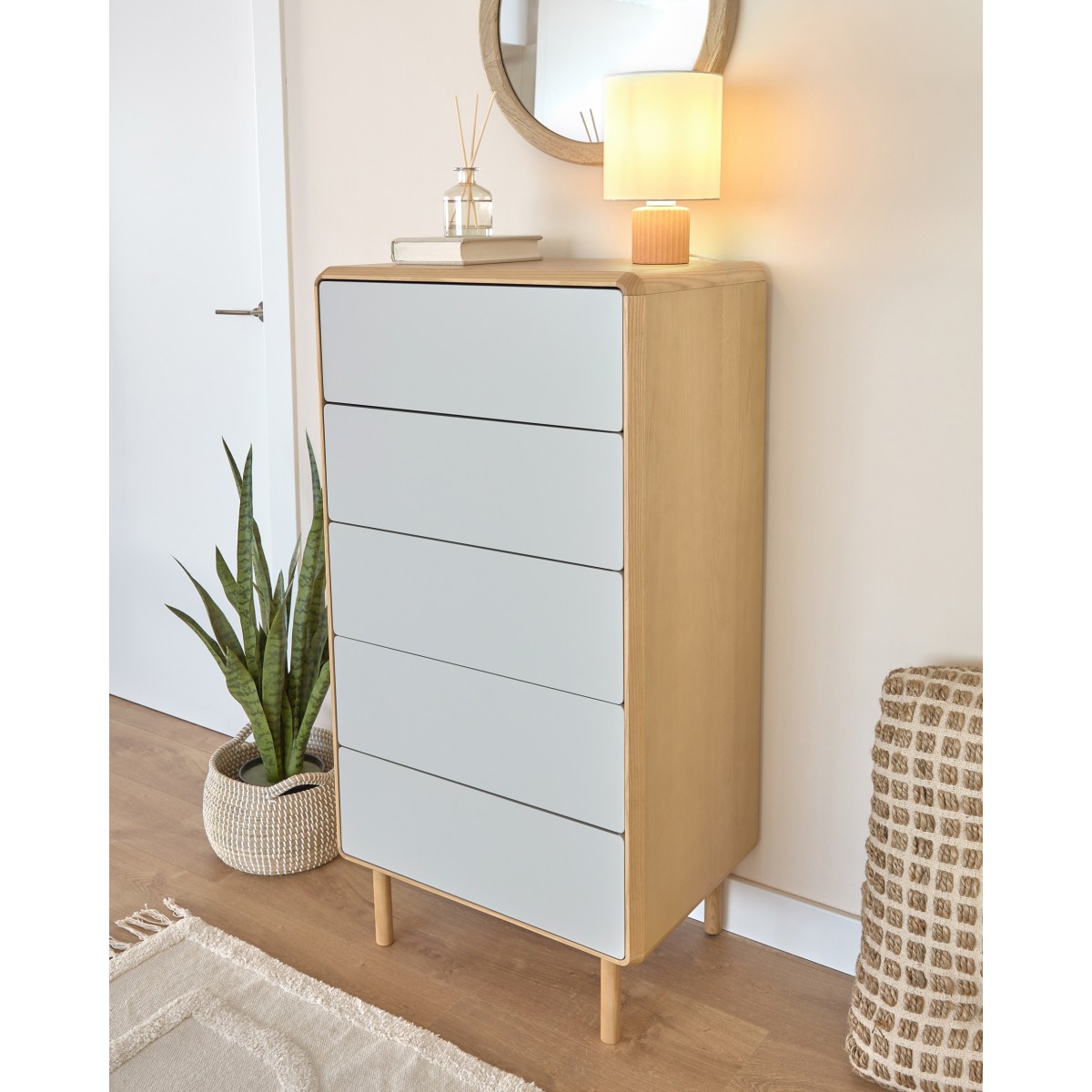 Комод Anielle из массива и шпона ясеня с тремя ящиками 60 x 117 см