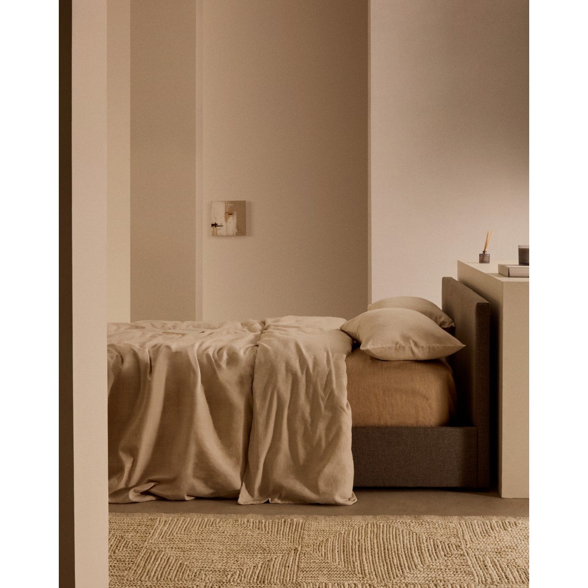 Nahiri Мягкая серая кровать для матраса размером 150 x 200 см