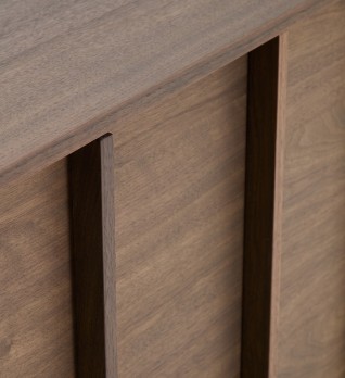 Комод Onix с отделкой из орехового шпона темного цвета, 150 x 80 см
