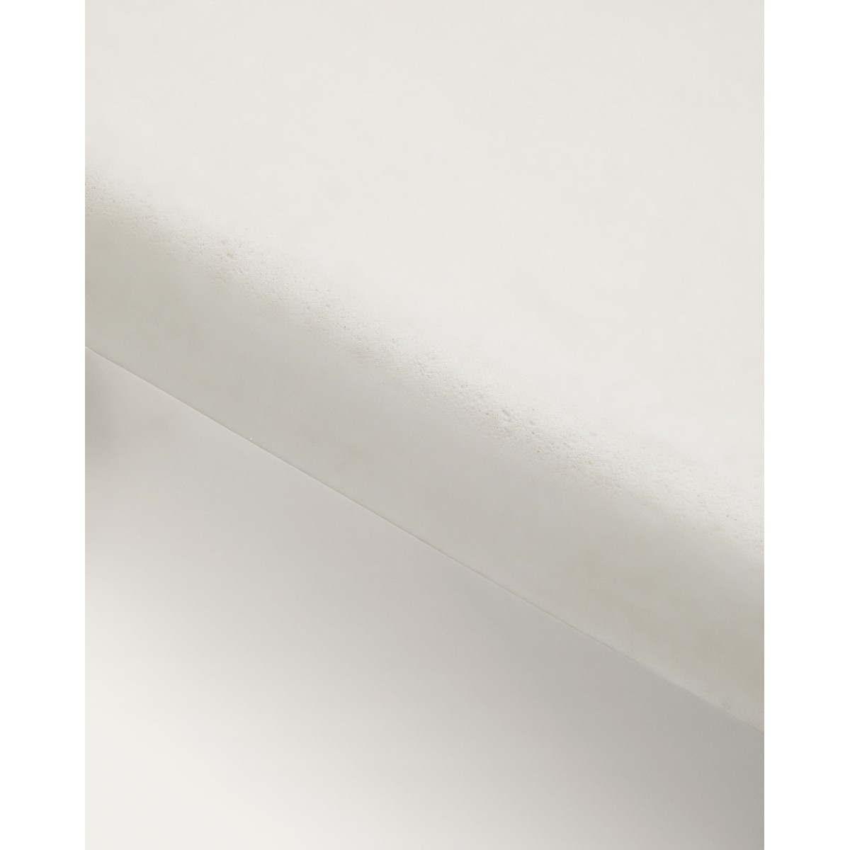 Журнальный столик Labra из цемента и акации 80 x 80 см