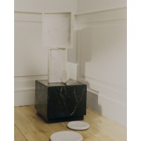 Приставной столик Sorein из черного мрамора 40 x 40 см