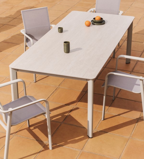 Уличный стол Anafi с бежевой столешницей из спеченного камня, 220 x 100 см