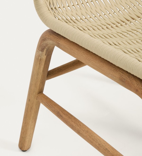Уличный стул Alipa из массива акации и веревки цвета экрю
