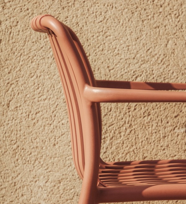 Уличный стул Isabellini из пластика терракотового цвета