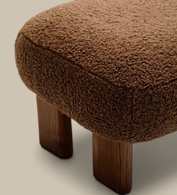 Пуф Cabana Taupe Boucle с ножками в отделке орех 65x55,4 