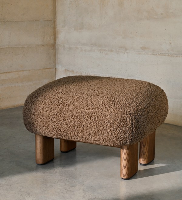 Пуф Cabana Taupe Boucle с ножками в отделке орех 65x55,4 