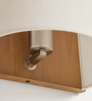 Настенный светильник Umbran, изготовленный из светло-коричневого каучукового дерева и бежевого льна