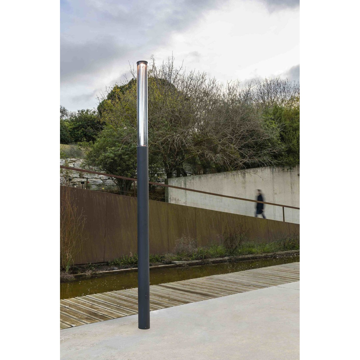 SCREEN 3700 Темно-серый столбовой светильник 2700K 360º широкий