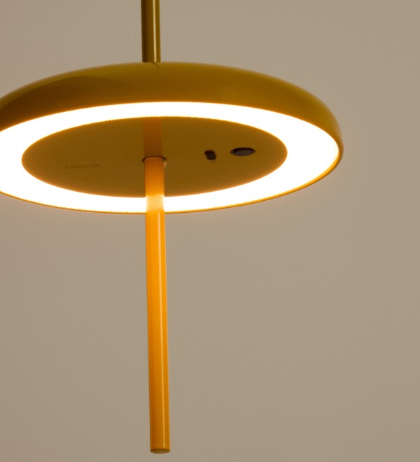 Портативный потолочный светильник Porte из желтого алюминия Ø 16 см