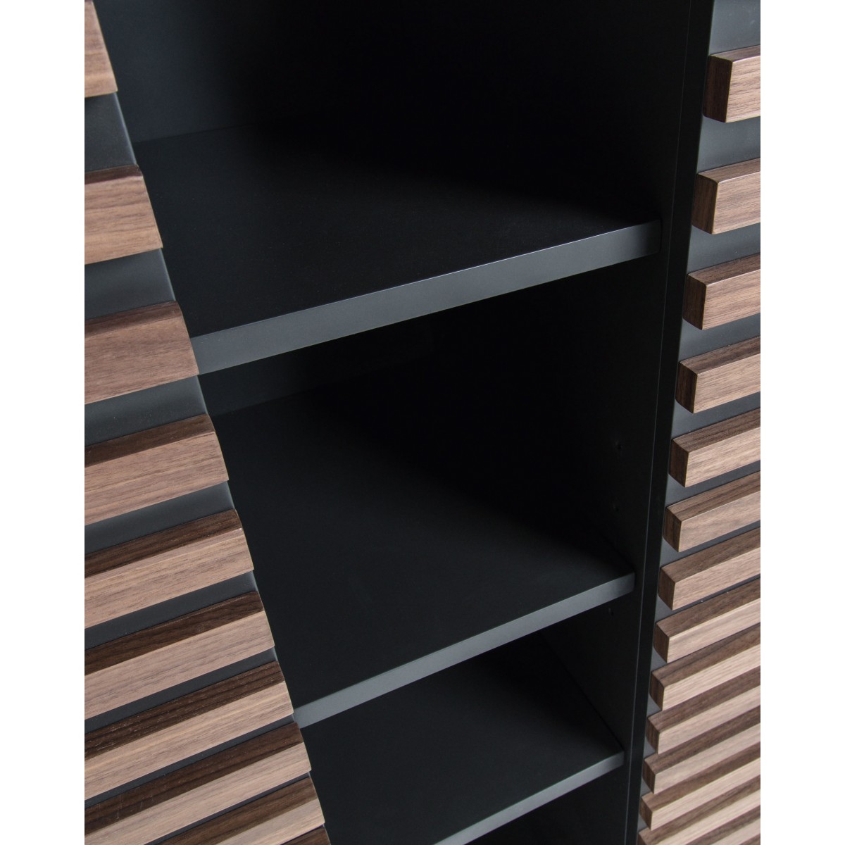 Буфет Mahon 105x155 ореховый шпон