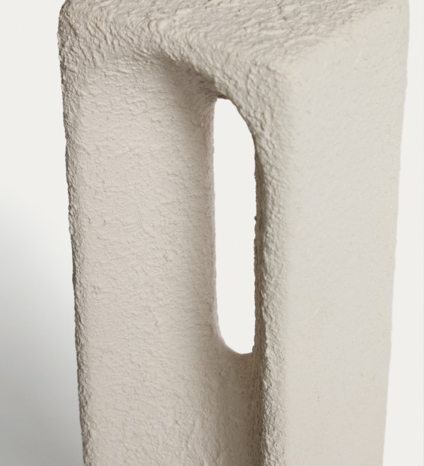 Скульптура Vriona из папье-маше цвета экрю 11 x 44,5 см