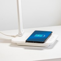 Белая настольная лампа Anouk с индукционной зарядкой LED 8W 2700-6500K
