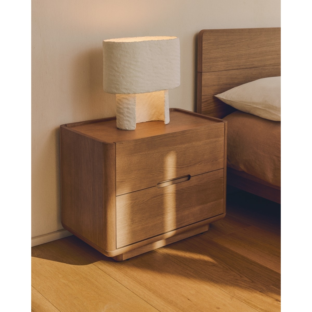 Белая настольная лампа Bedala из папье-маше