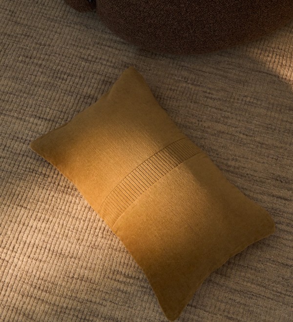 Чехол для подушки Tavre из бежевого бархата с вышивкой, 30 x 50 см