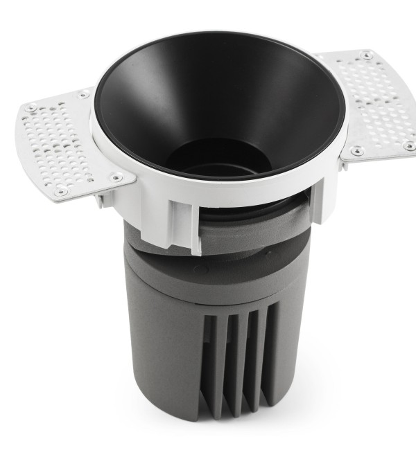 Встраиваемый светильник DEEP 78 R SMARCO черный 60° 3000K CRI95 STRIPY