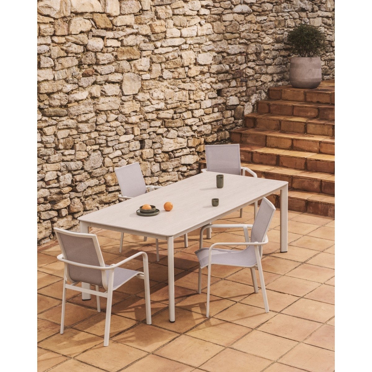 Уличный стол Anafi с бежевой столешницей из спеченного камня, 220 x 100 см