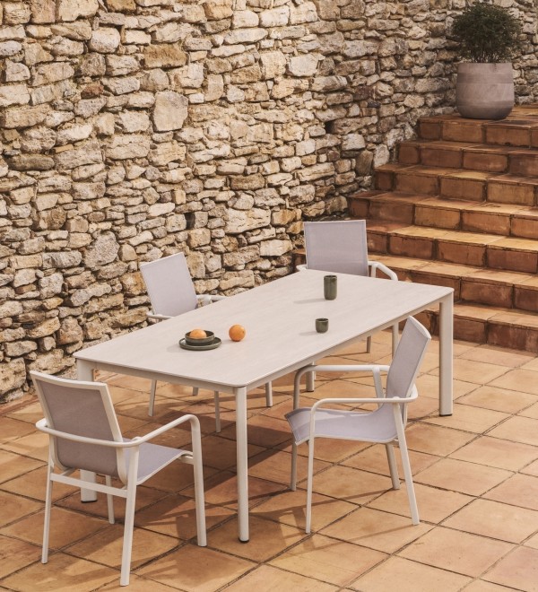 Уличный стол Anafi с бежевой столешницей из спеченного камня, 220 x 100 см