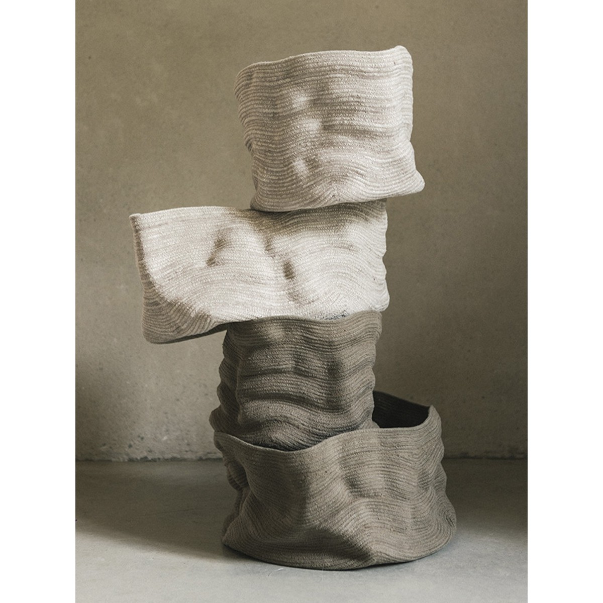 Корзина Точеный камень коричневая 30*25