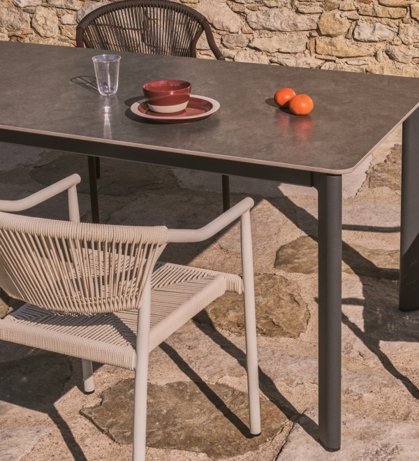 Уличный стол Anafi с графитовой столешницей из спеченного камня, 220 x 100 см