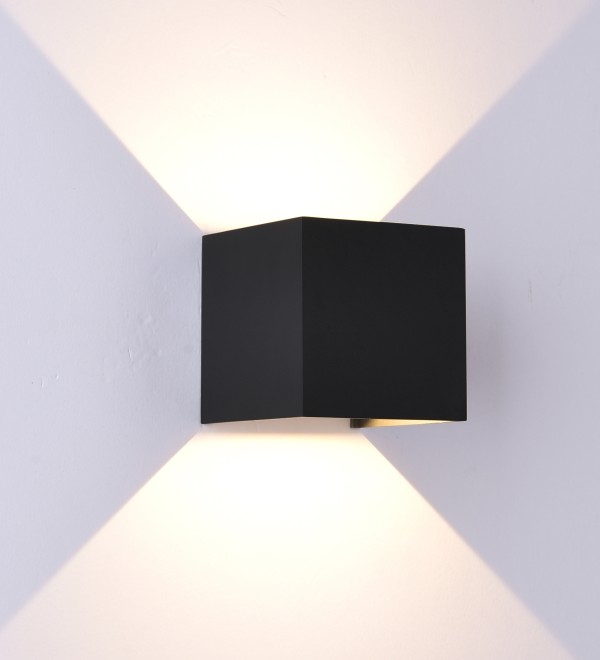 Настенный уличный светильник MANTRA  Davos 6524