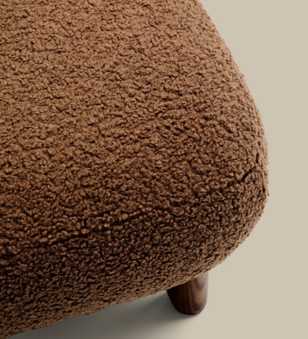 Пуф Cabana Taupe Boucle с ножками в отделке орех 65x55,4 