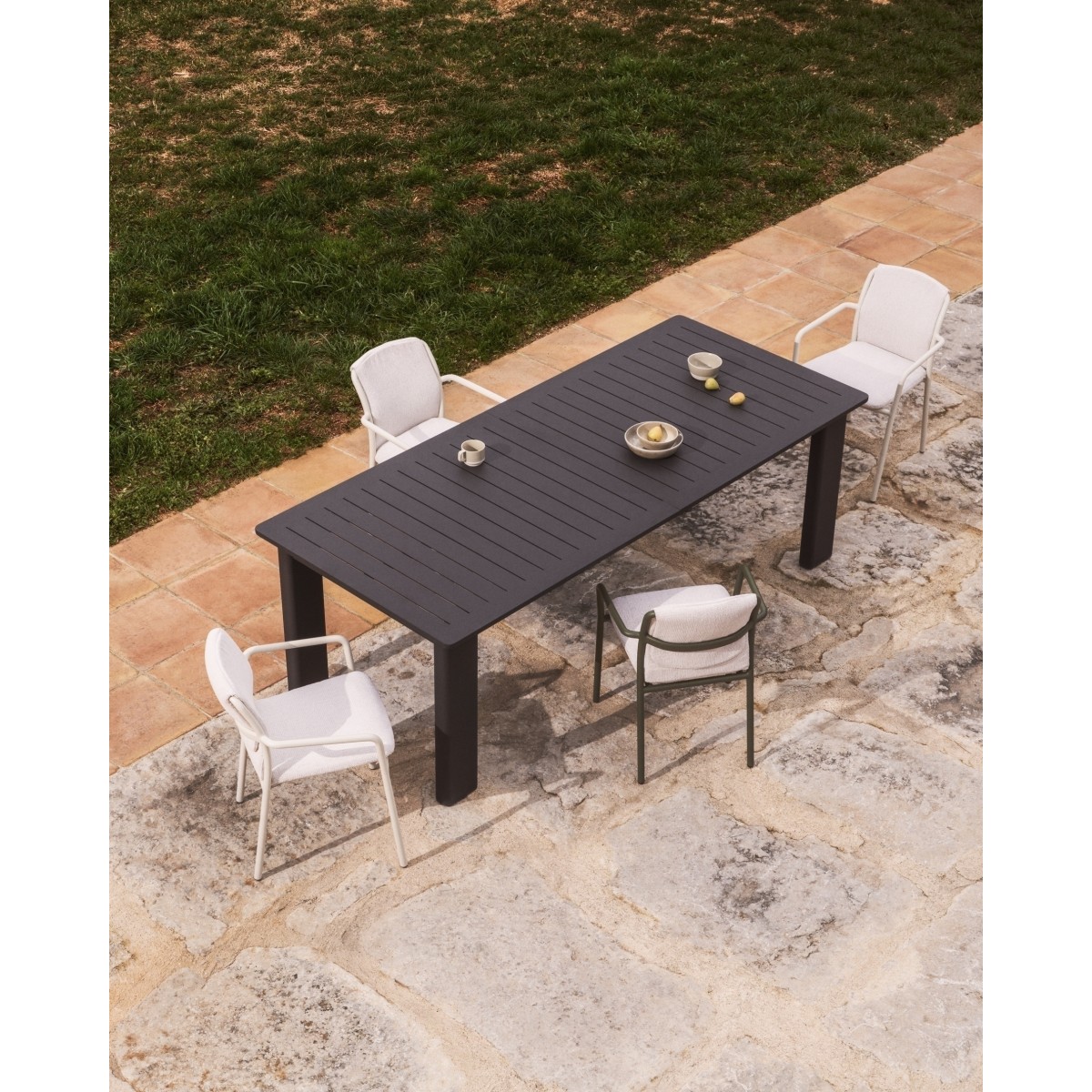Уличный стул Linosa из бежевого алюминия с бежевой подушкой