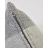 Чехол для подушки Catarina в бело-серую клетку 45 x 45 см