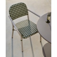 Уличный стул Tuccia бежевого-зеленого цвета из алюминия и искусственного ротанга