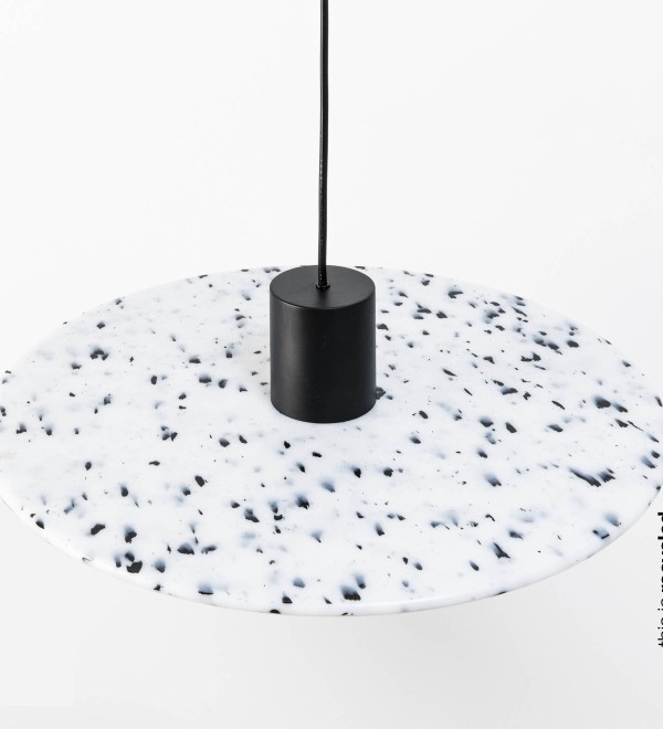 Подвесной светильник Confetti из переработанного пластика мраморный ø45 см