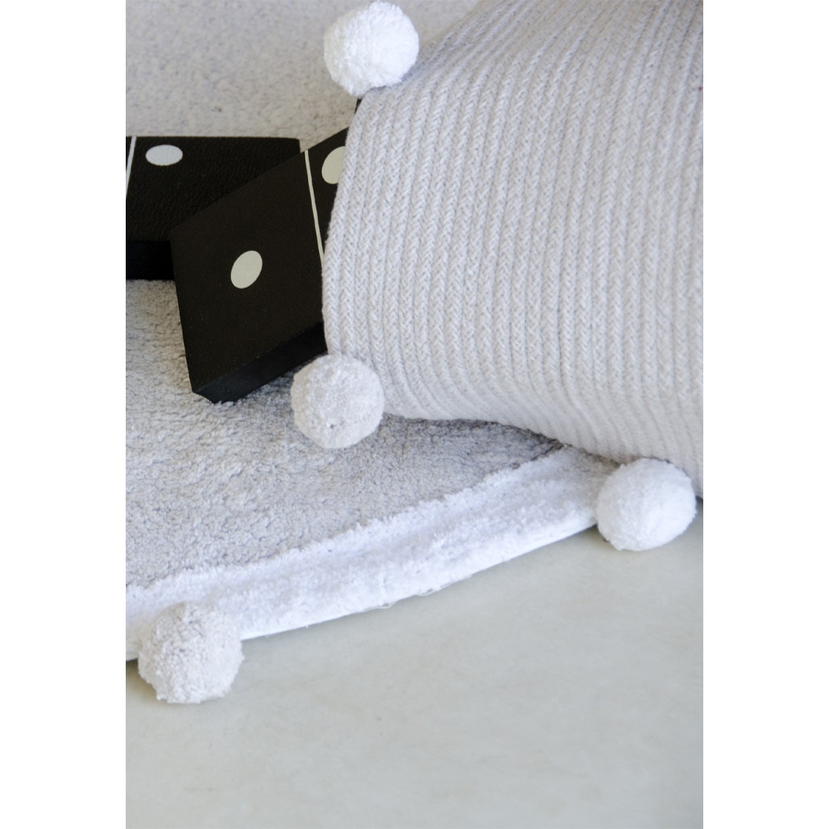 Корзина с помпонами серая 30*30*30