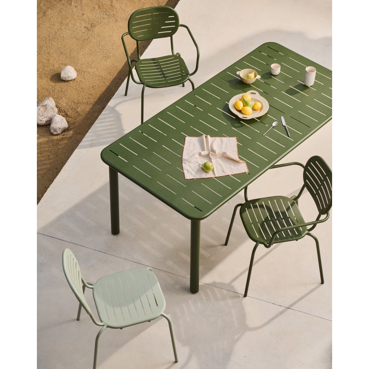 Уличный стол Brai из оцинкованной стали зелёного цвета 180 x 90 см