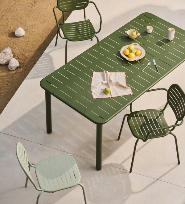 Уличный стол Brai из оцинкованной стали зелёного цвета 180 x 90 см