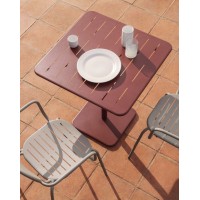 Уличный стол Brai из оцинкованной стали бордового цвета, 70 x 70 см