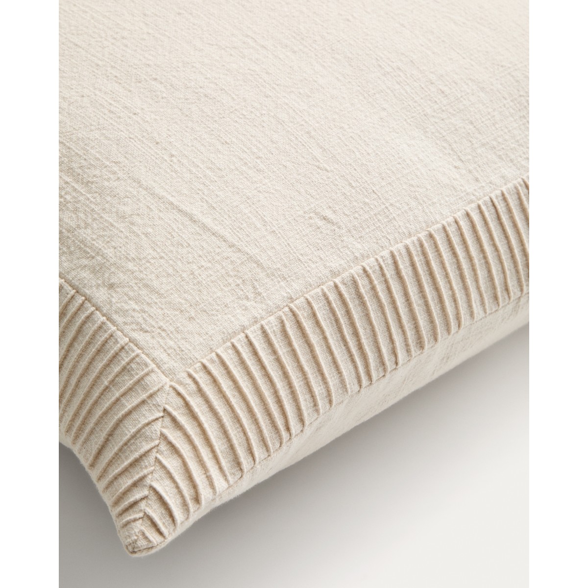 Чехол для подушки Luadia из хлопка цвета экрю с плиссировкой, 50 x 50 см