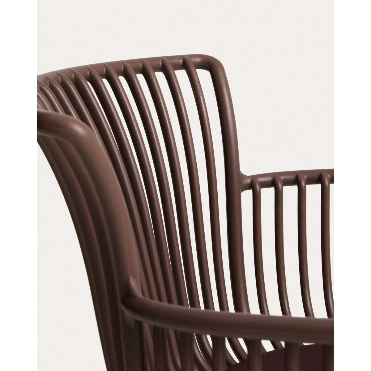 Уличный стул Surpika из пластика и коричневой стали