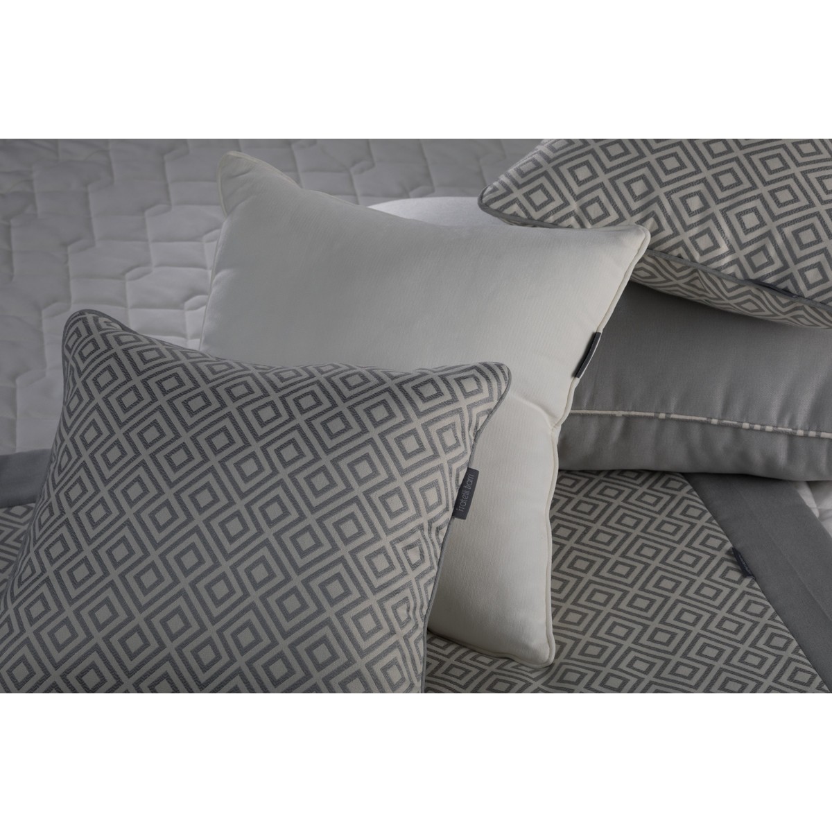 Подушка Chiara TEXTILE, FRATELLI BARRI