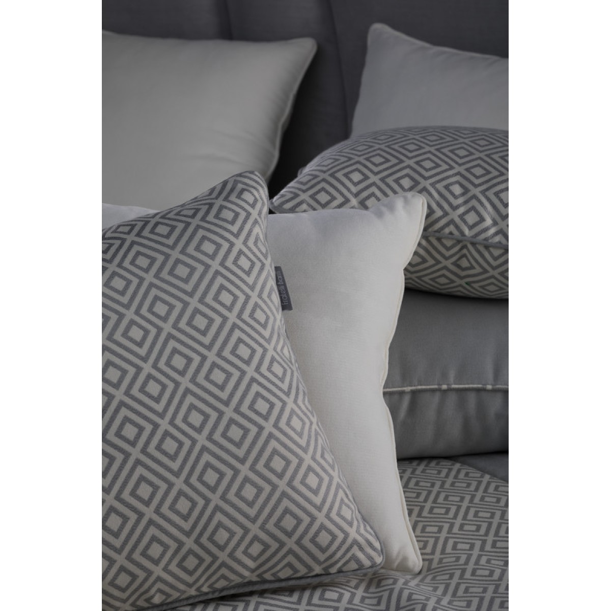 Подушка Chiara TEXTILE, FRATELLI BARRI