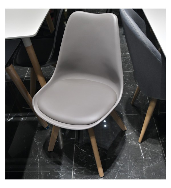 Комплект из 4-х стульев Eames Bon латте