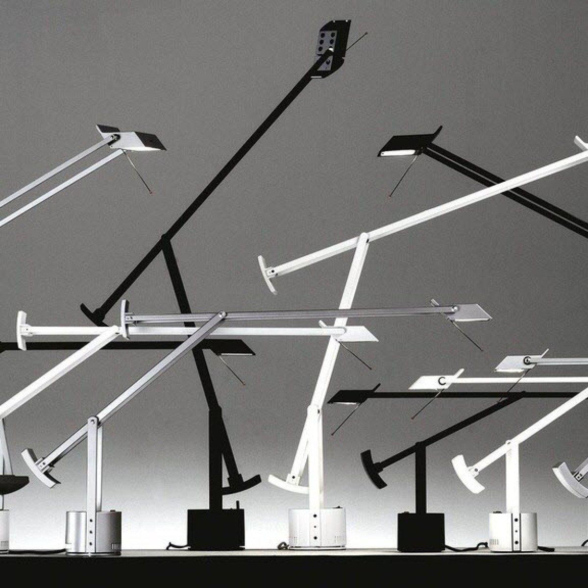 Настольная лампа Artemide Tizio 35 Black