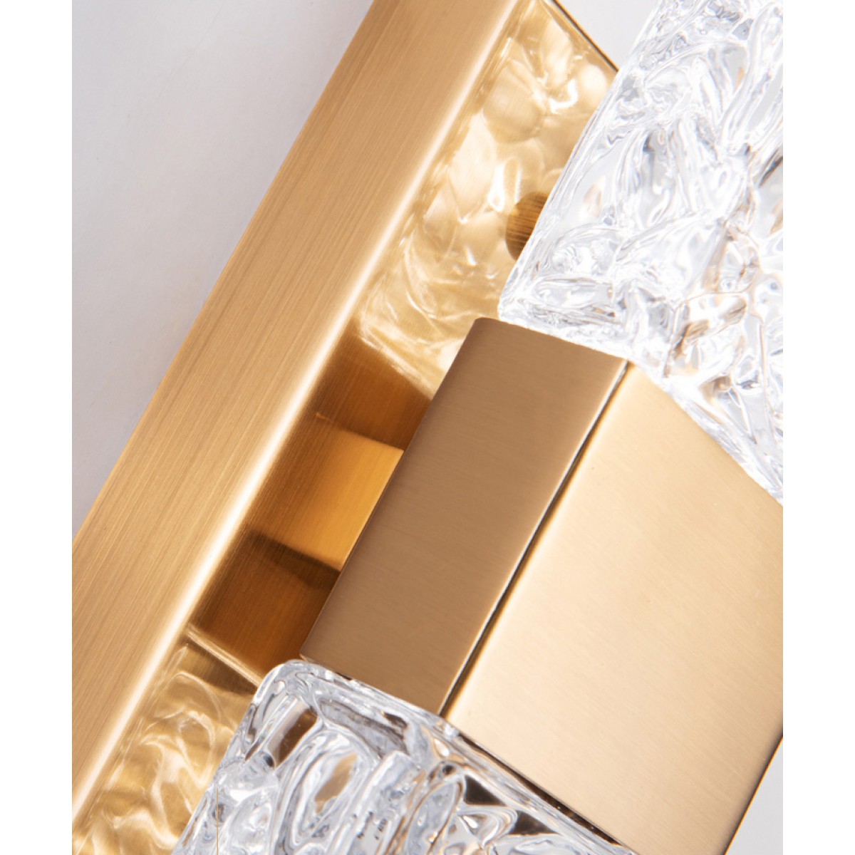 Настенный светильник Delight Collection 88068W gold/clear