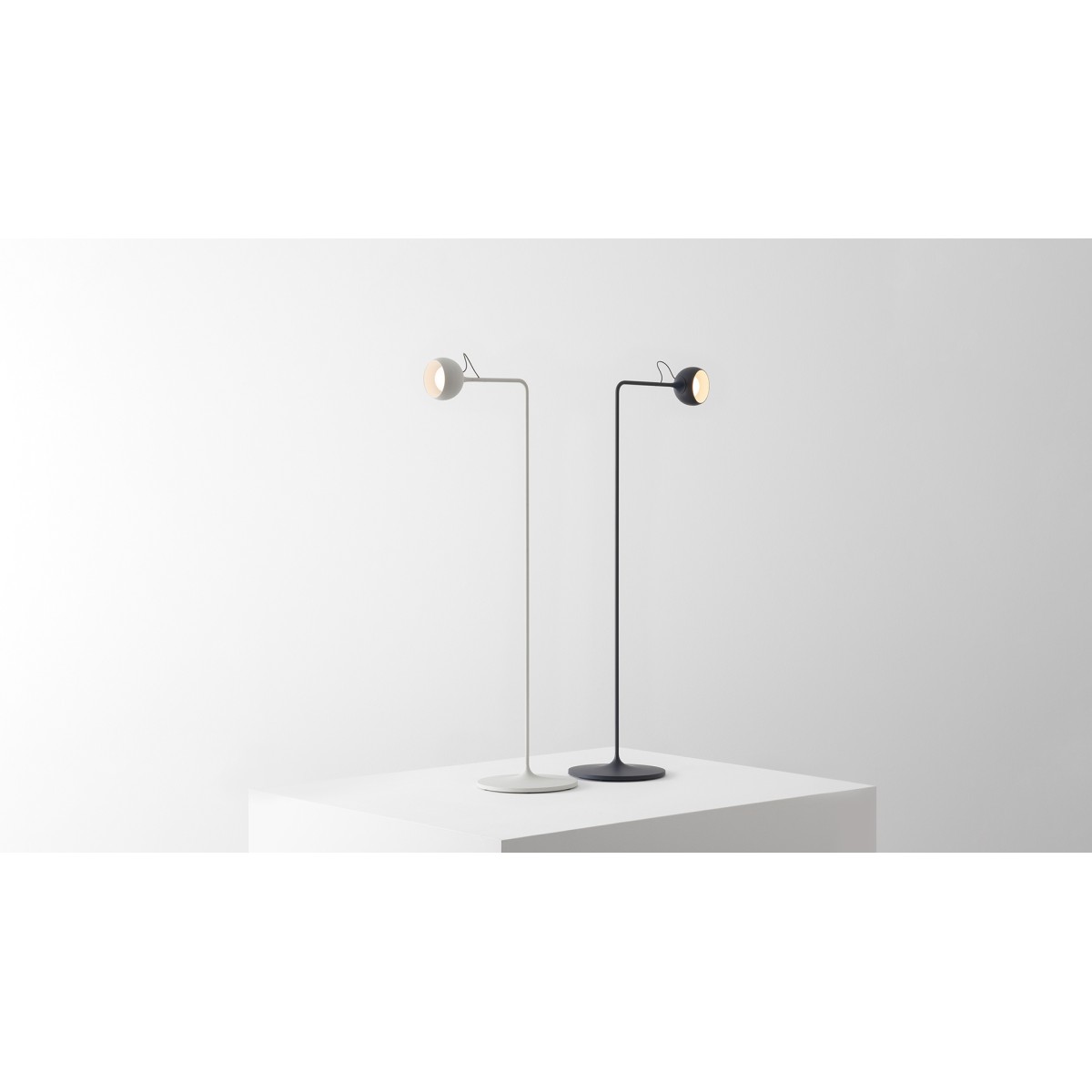 Торшер Artemide Ixa Reading White/Grey