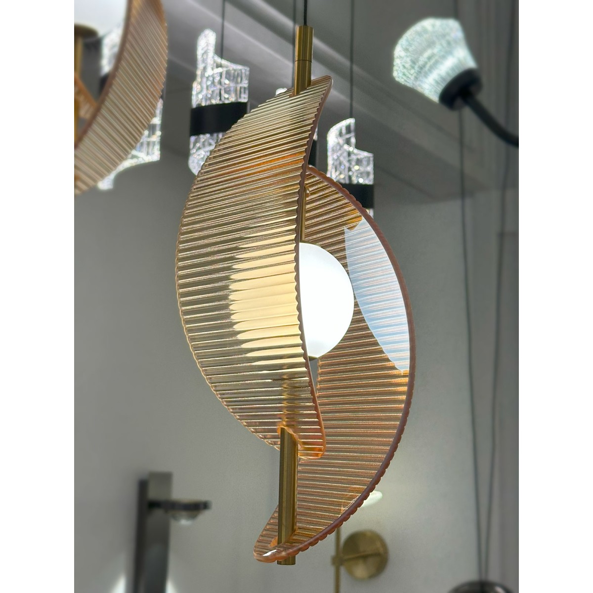 Подвесной светильник Delight Collection MD24030035-3A brass/amber