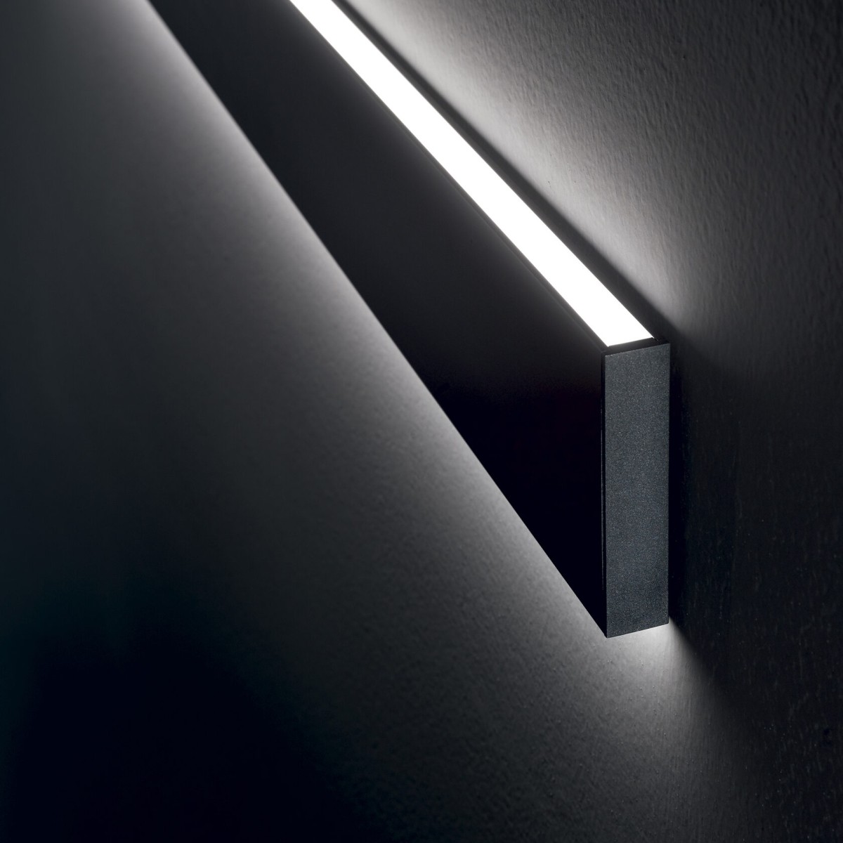 Светильник настенный Ideal Lux Steel AP2 D20 Bi-Emission Wide 3000K LED Черный Димм 242019