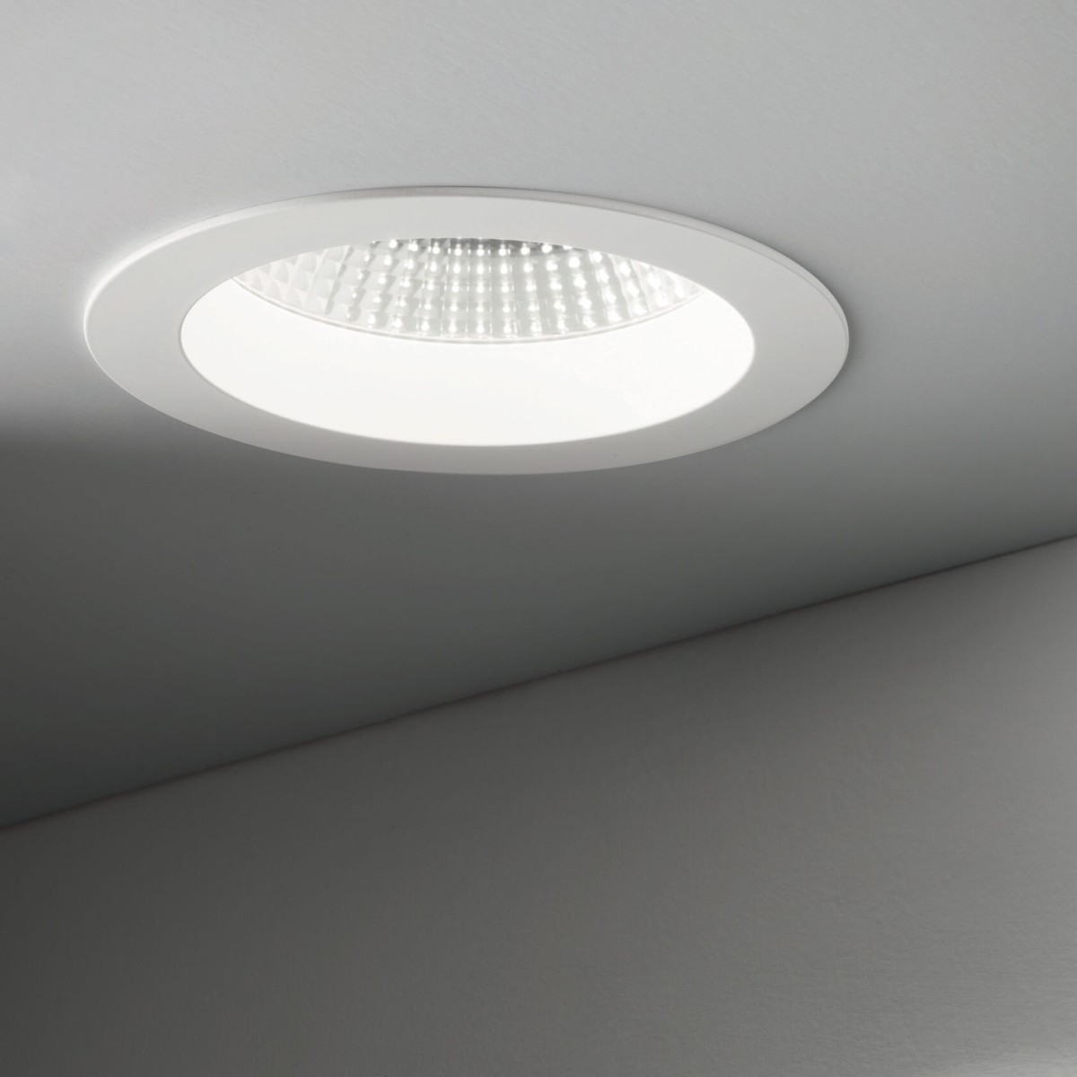 Светильник встраиваемый Ideal Lux Basic FI Accent 20W 3000K Белый LED 193472