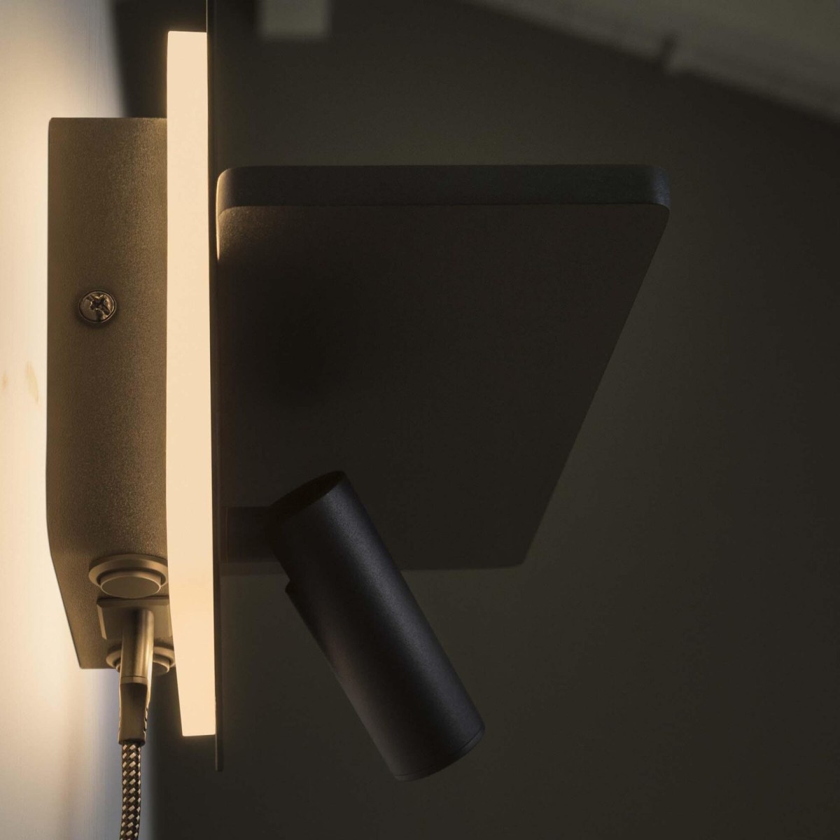 Светильник настенный Ideal Lux Piano AP USB Белый 3000К LED 287317