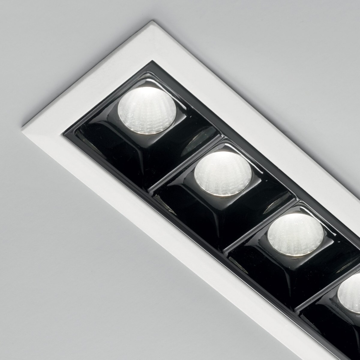 Светильник встраиваемый Ideal Lux Lika FI TRIM 12W 4000K Белый / Черный LED 26787
