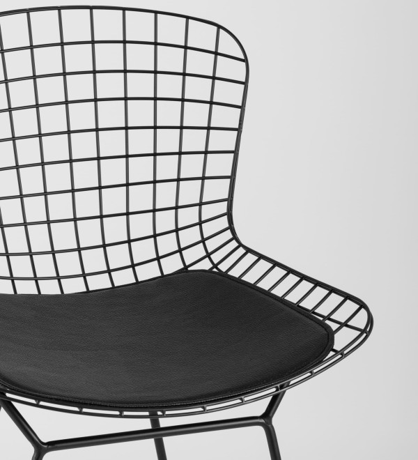 Стул полубарный с низкой спинкой Bertoia черный с черной подушкой