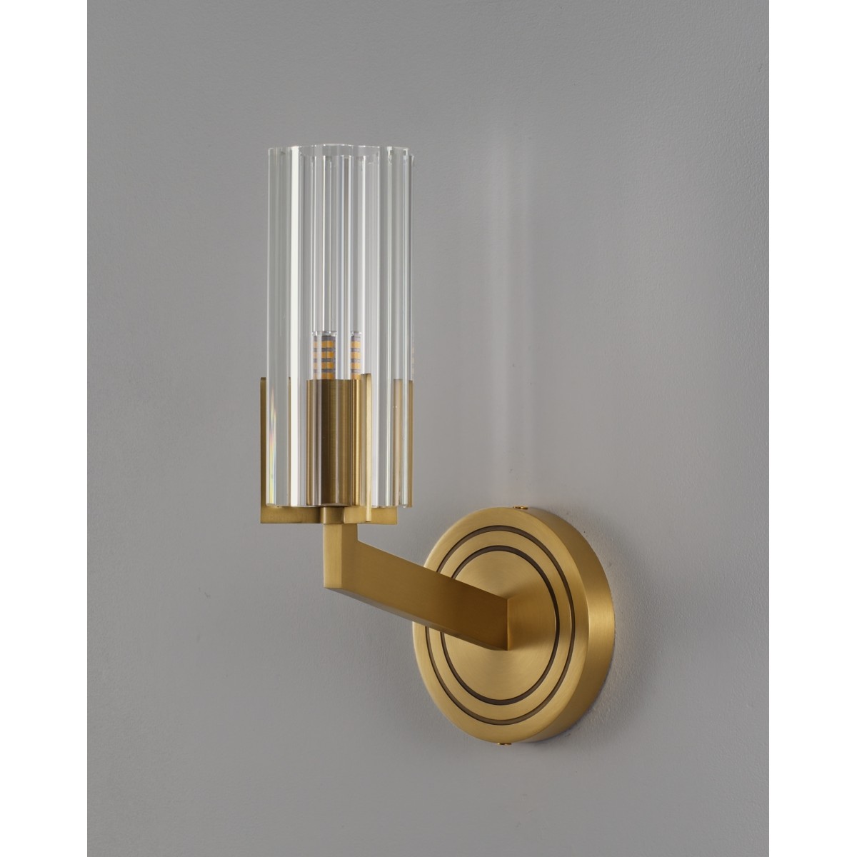 Светильник настенный Moderli V11015-1W Brass