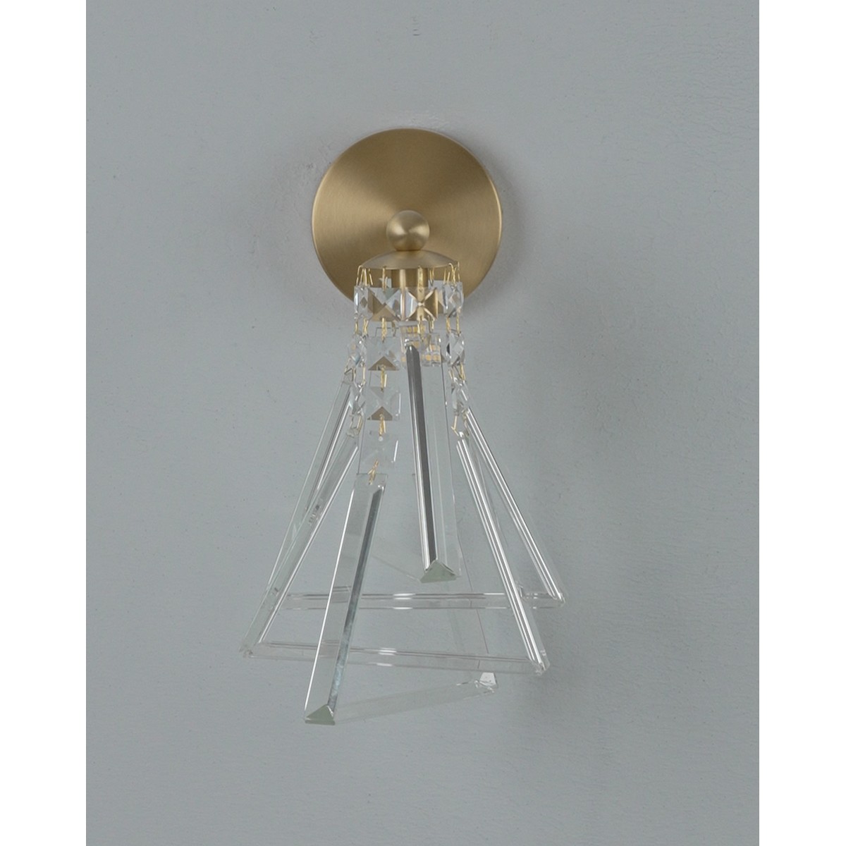 Светильник настенный Moderli V11944-1W Brass